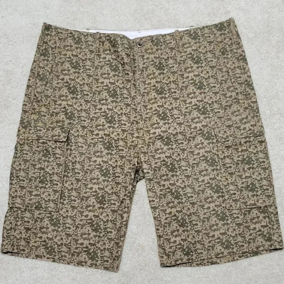 Levi's Strauss Cargo Shorts 42 Men's Digital Camouflage Military Heavyweight 11" - Picture 1 of 3